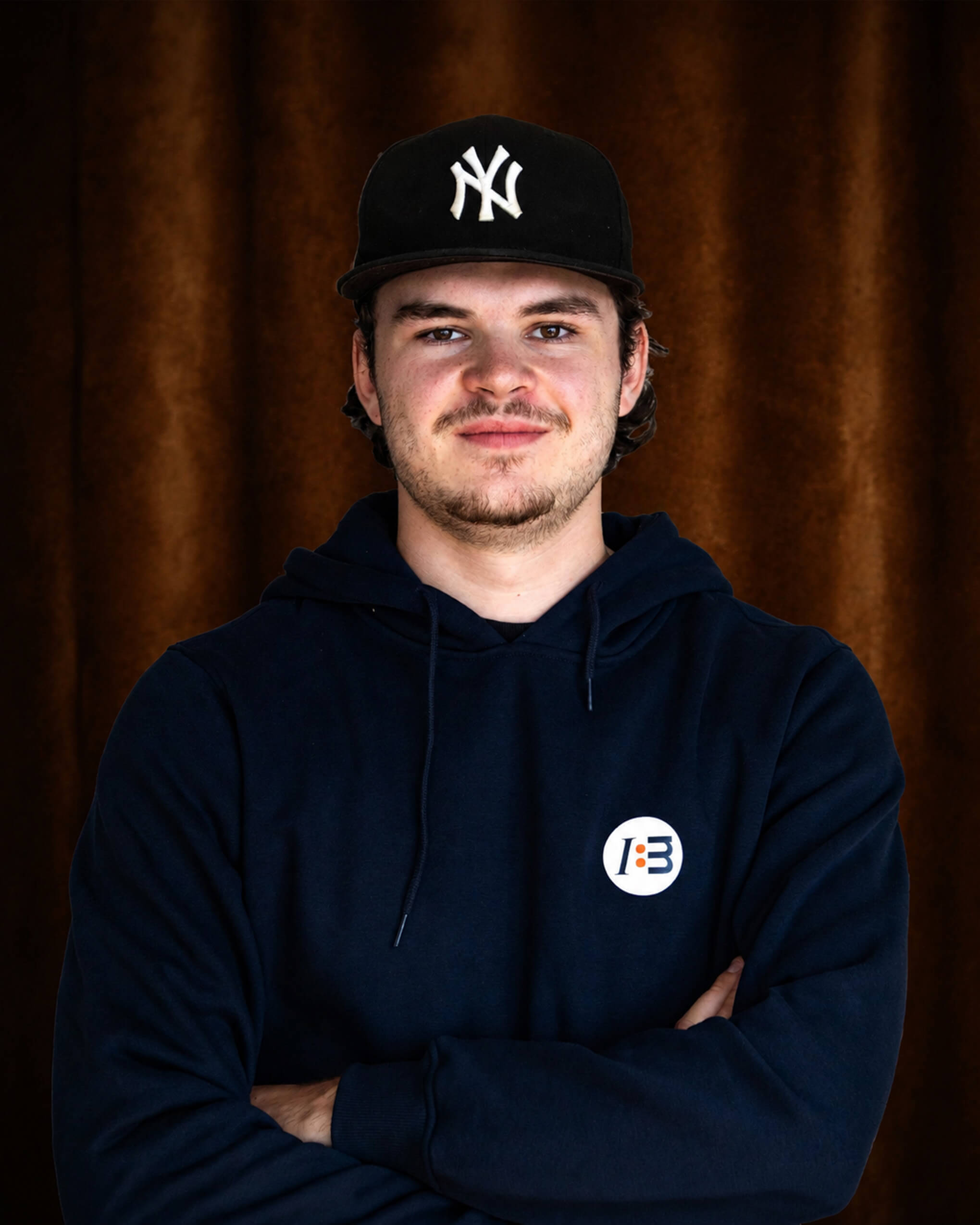 Igel Marketing Hoodie Yankees-Kappe Business-Porträt.